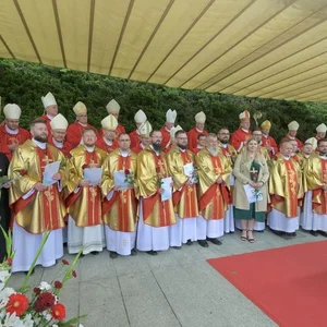 Zdjęcie artykułu: Wręczenie Krzyży Misyjnych dla dwóch michalitów:  ks. Piotra Dąbrowskiego i ks. Pawła Zagórskiego
